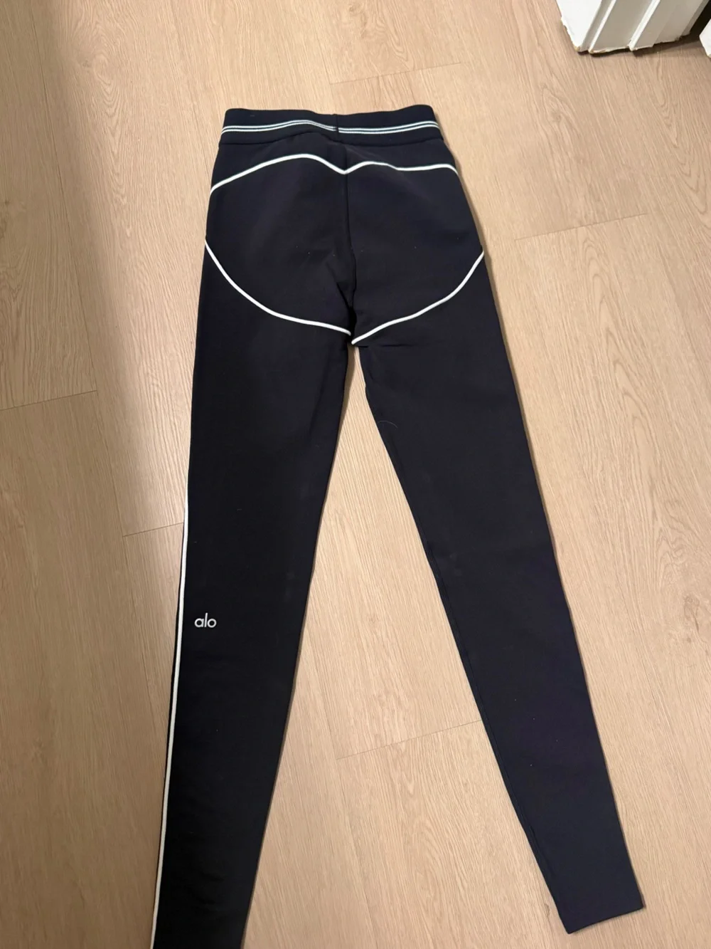 ALO YOGA heartthrob legging black size XS! 🤩 BNWOT